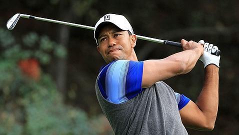 Tiger Woods, a dos pasos de su primera victoria en dos aos