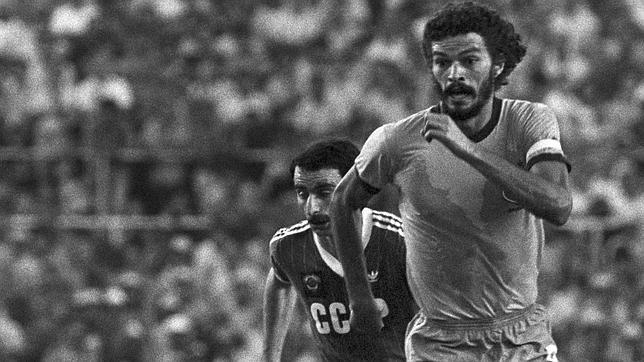 Muere �el doctor� S�crates, leyenda brasile�a