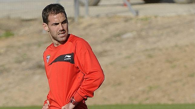 El lateral sevillista Fernando Navarro