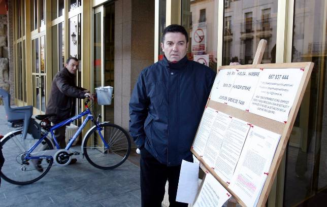Inicia una huelga de hambre para que se anulen ocho plazas en el Zool�gico
