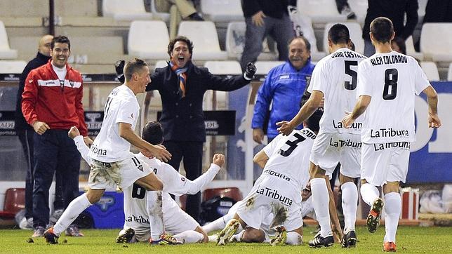Adrián suaviza el desastre del Atlético Adrián suaviza el desastre del Atlético