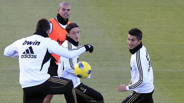 Mourinho convoca a todos los jugadores disponibles para el clásico Mourinho convoca a todos los jugadores disponibles para el clásico