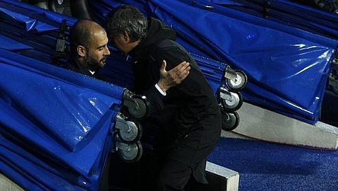 Mourinho saludó a Guardiola y Vilanova Mourinho saludó a Guardiola y Vilanova