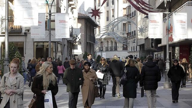 Cada español gastará 560 euros en Navidad, un 17% menos Cada español gastará 560 euros en Navidad, un 17% menos