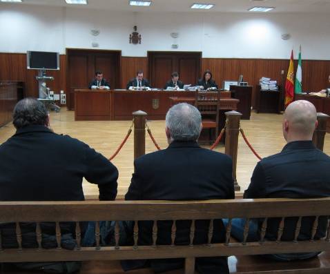 Dos empresarios aceptan 4 a�os por vender falso aceite de oliva