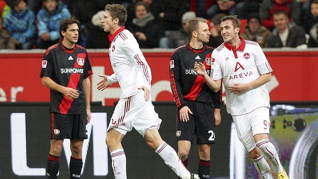 El Dortmund vapulea al Friburgo y el Leverkusen cae goleado en casa El Dortmund vapulea al Friburgo y el Leverkusen cae goleado en casa