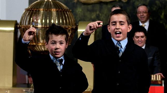 Para cantar el Gordo de Navidad, nervios de acero y mucho desparpajo 