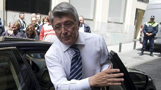 Enrique Cerezo: «Hemos enviado una oferta a Simeone, hay que negociar» Enrique Cerezo: «Hemos enviado una oferta a Simeone, hay que negociar»