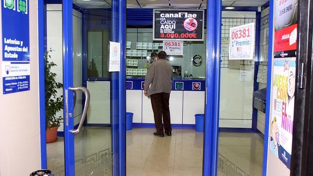 Las ventas de la Lotería de Navidad caen un 0,49% hasta los 2.681 millones de euros Las ventas de la Lotería de Navidad caen un 0,49% hasta los 2.681 millones de euros