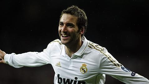 Juve y Chelsea, a por Higuaín Juve y Chelsea, a por Higuaín