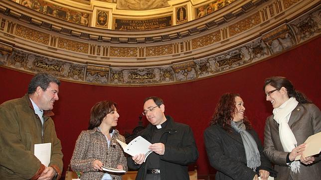 Jess Garca Toledo, Margarita Snchez; Teodoro Len, Ana Mara Lara y Ana Almagro, en la Sala Capitular de la Catedral