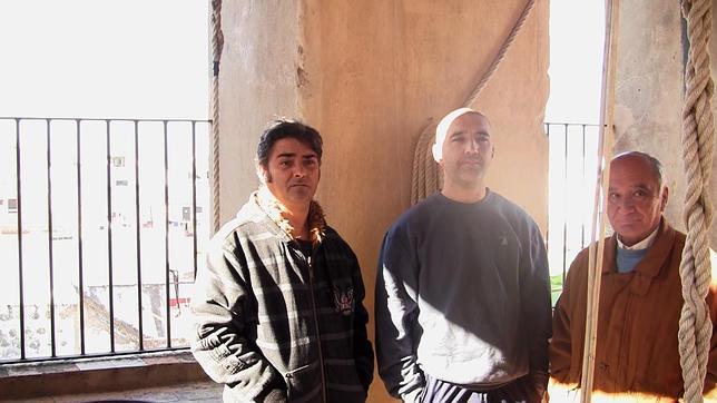 La familia Mendoza, en el campanario del Salvador