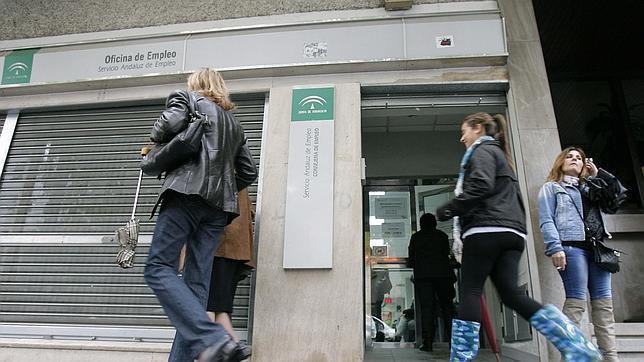 Córdoba alcanza los 19.024 parados que llevan más de un año sin trabajo Córdoba alcanza los 19.024 parados que llevan más de un año sin trabajo