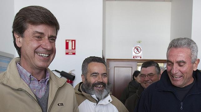 Cayetano Mart�nez de Irujo, junto a Diego Ca�amero y Juan Manuel S�nchez Gordillo esta semana