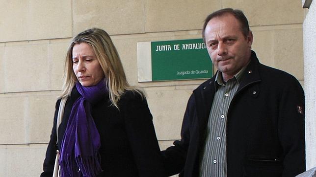 Eva Casanueva y Antonio del Castillo, a salida de los juzgados, en el mes de noviembre