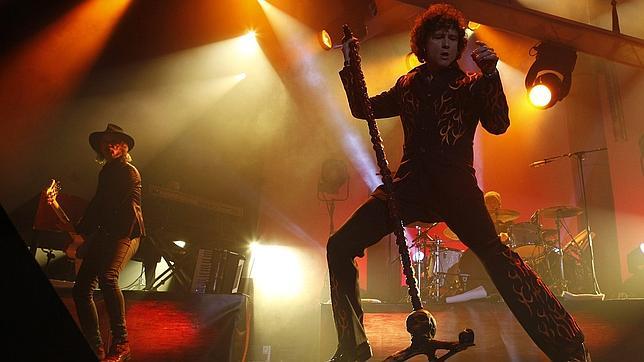 Enrique Bunbury durante su concierto en el pabell�n de San Pablo