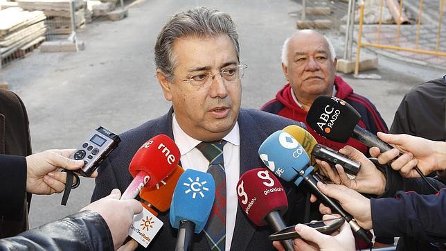 Zoido, en una visita a la plaza Marcelino Champagnat en Sevilla