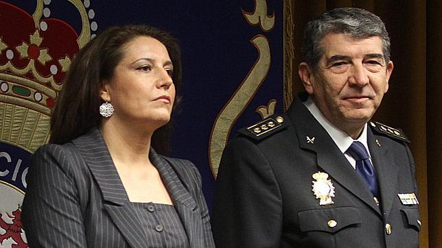 Carmen Crespo junto al nuevo jefe superior de la Polica Nacional en Andaluca Occidental, Miguel Rodrguez Durn