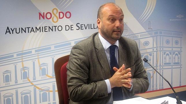 Francisco P�rez durante la rueda de prensa en la que ha informado de lso acuerdos de la Junta de Gobierno