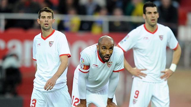 Los delanteros sevillistas Kanout� (centro), Manu del Moral (izquierda) y Negredo (derecha)