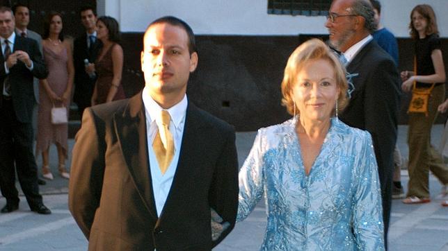 Iv�n Chaves y su madre, Antonia Iborra, en una imagen de archivo