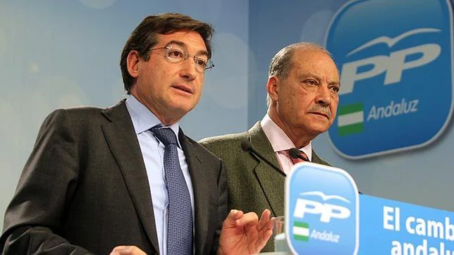 Rafael Carmona durante la rueda de prensa en la sede del PP regional
