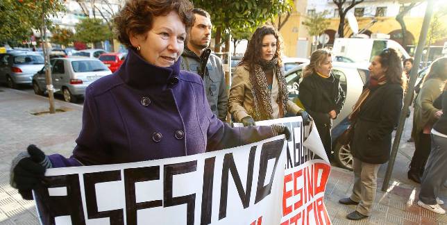 Familiares de Guadalupe se manifestaron ayer ante el edificio de la Audiencia para pedir Justicia