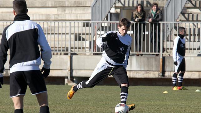 Una renovaci�n obligatoria de la banda izquierda por las bajas