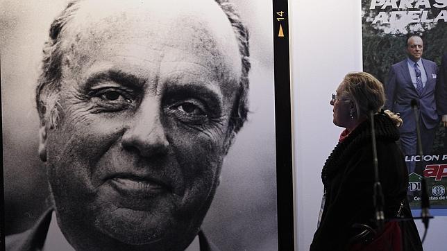 Foto de Manuel Fraga, dentro de la exposici�n que se exhibe en Sevilla desde ayer