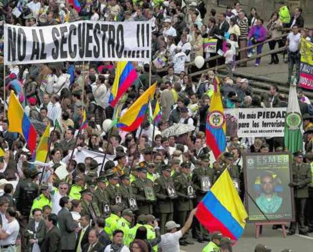 Cientos de colombianos se manifiestan contra las FARC