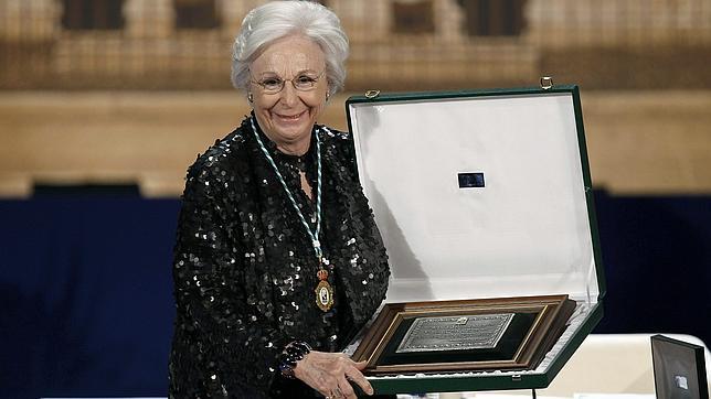 La cineasta Josefina Molina tras recibir el titulo de Hija Predilecta