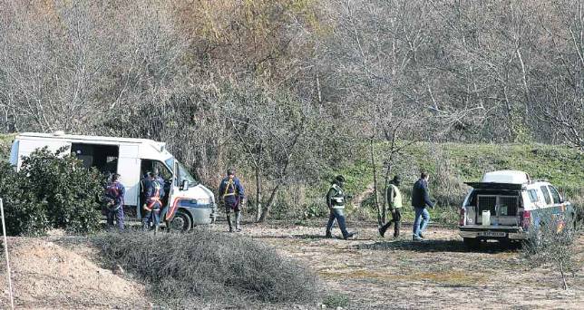 Investigan la relaci�n de Bret�n con una s�bana y una pisada vistas junto al r�o