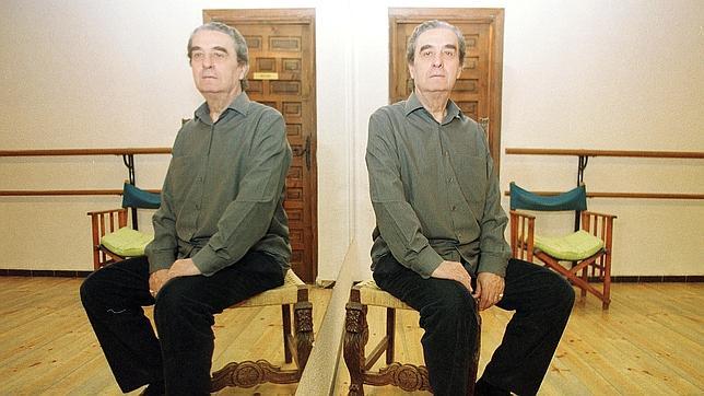 Federico Casado Algrenti, Caracolillo, en su estudio. Abajo, junto a su esposa, Juanita Reina