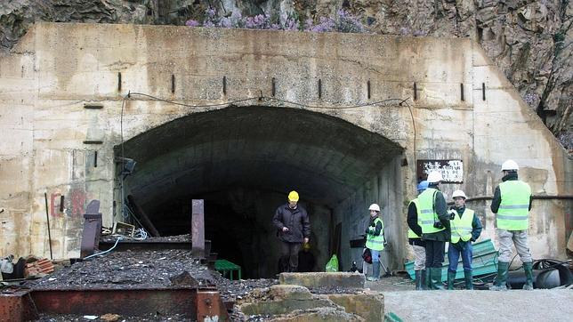 Entrada del t�nel de la mina de Riotinto