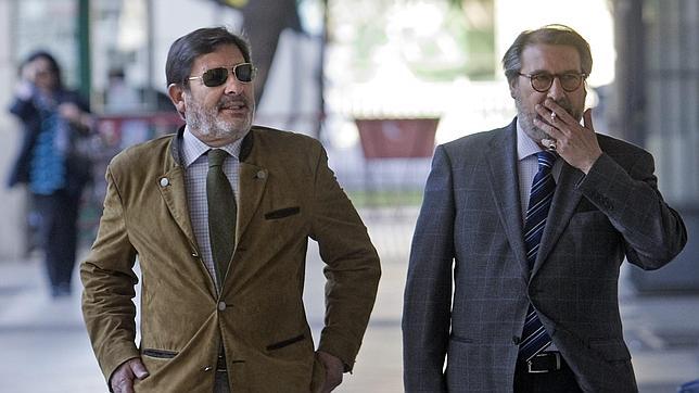Francisco Javier Guerrero, junto a su abogado, Fernando de Pablo