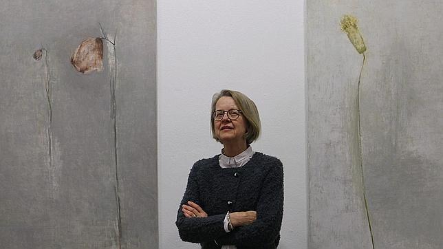 Dorothea von Elbe ante una de sus obras