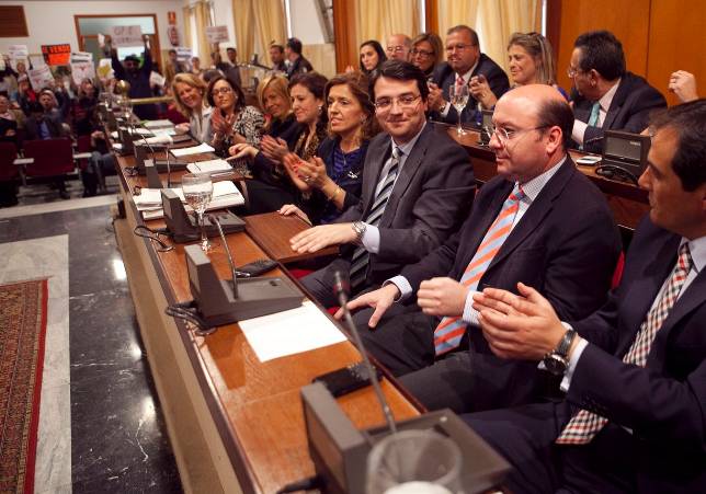 El director de la escuela municipal y dirigente de IU gana 50.600 euros