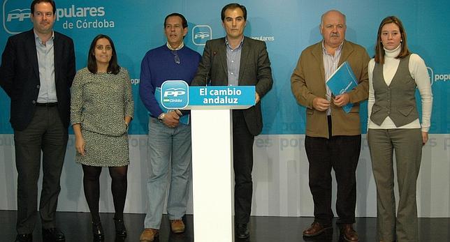 Nieto junto a Merino y senadores y congresistas del PP en la rueda de prensa en la que se defendi� la inversi�n estatal de los Presupuestos Generales del Estado