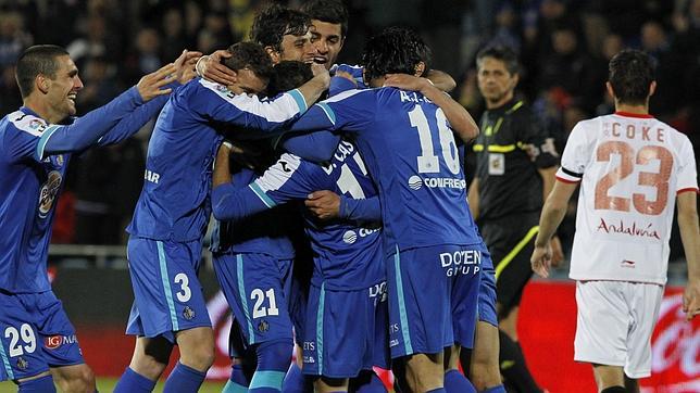 Los futbolistas del Getafe celebran uno de sus cinco goles