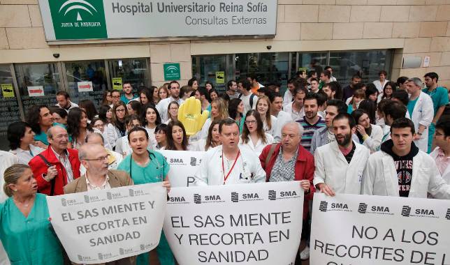 Los MIR se concentran contra los recortes de guardias del SAS