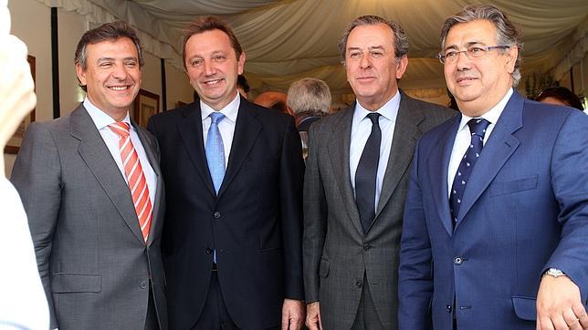 Francisco Arteaga, director general de Endesa en Andaluc�a, con Manuel Recio, consejero de Empleo en funciones, Javier Benjumea, presidente del consejo regional de Endesa, y el alcalde de Sevilla, Juan Ignacio Zoido