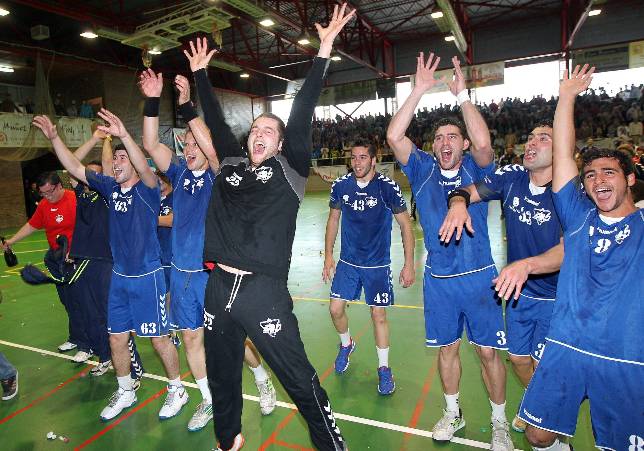 Los 19 h�roes del ascenso a la Liga Asobal