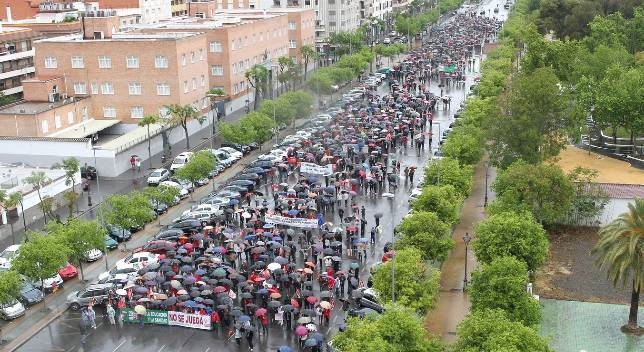La marcha contra los �recortes� sociales s�lo atrae a 2.200 personas