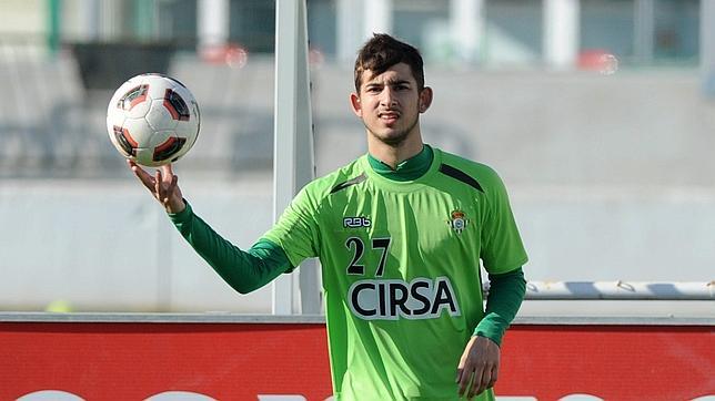 Vadillo durante un entrenamiento con el Betis