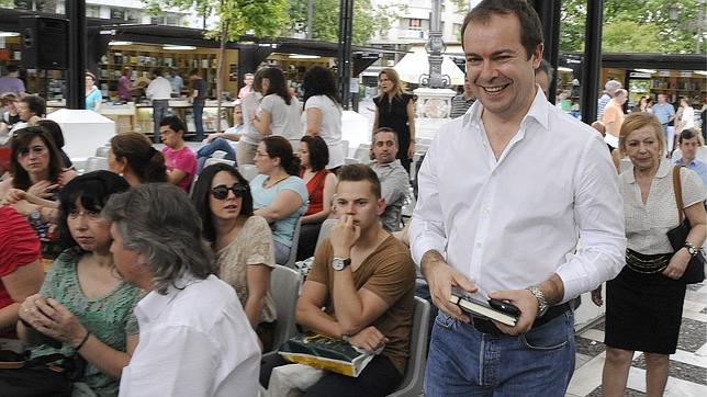 Javier Sierra, ayer entrando en la P�rgola de la Feria del Libro