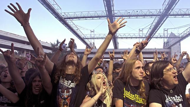 Los fans del heavy metal m�s cl�sico vibraron durante el concierto en el auditorio de la Cartuja