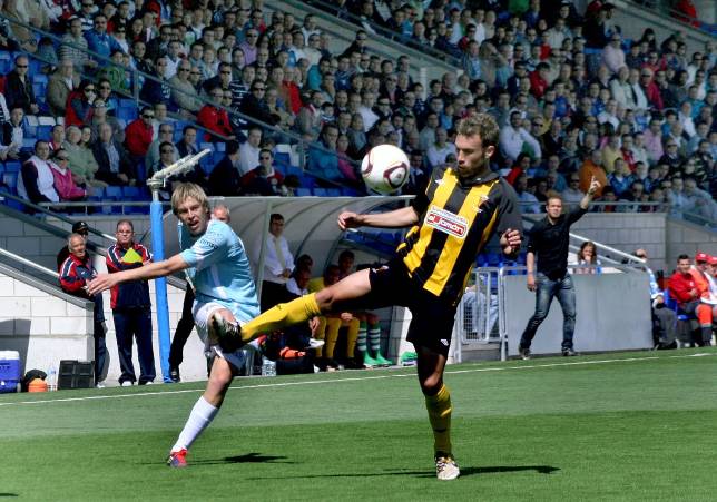 El Lucena asalta a la historia