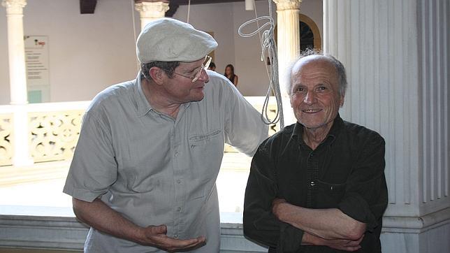 Juan Fern�ndez Lacomba, junto al pintor Antonio L�pez, en el taller �Sevilla es talento�