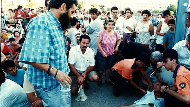 Un desmayo en una manifestaci�n en Sevilla en 1997