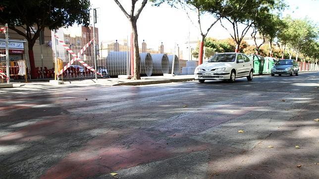 El bad�n situado en la calle Juan Antonio Cavestany de Sevilla no cumple la normativa por estar pintado de rojo 